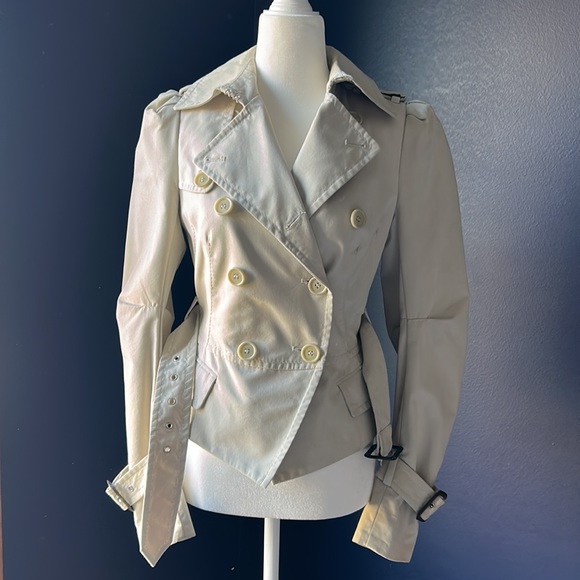 **SOLD** BCBGMaxazria Cropped Tan Belted Trench Coat Jacket - Picture 5 of 10